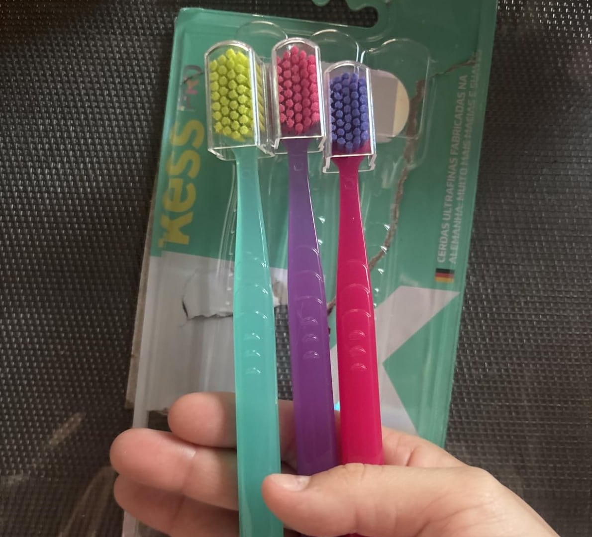 Pack com 3 Escovas Dentais Pro Extra Macias - Kess